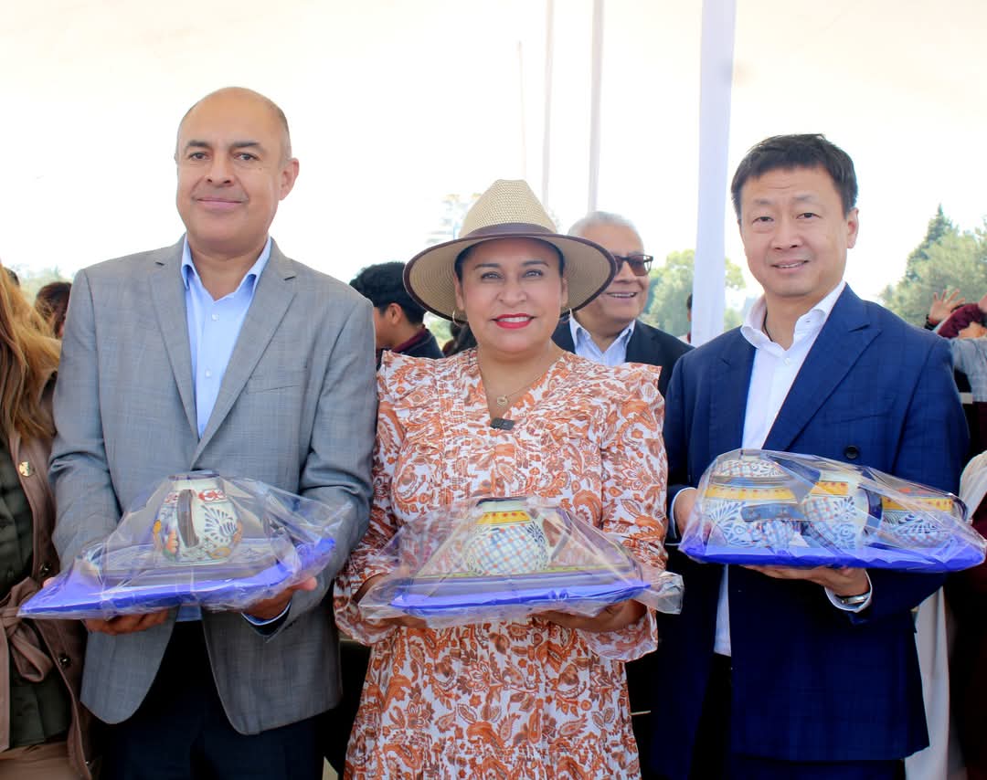 Recibe clave Cbtis de Xiloxoxtla y supervisan trabajos de laboratorio de alta tecnología